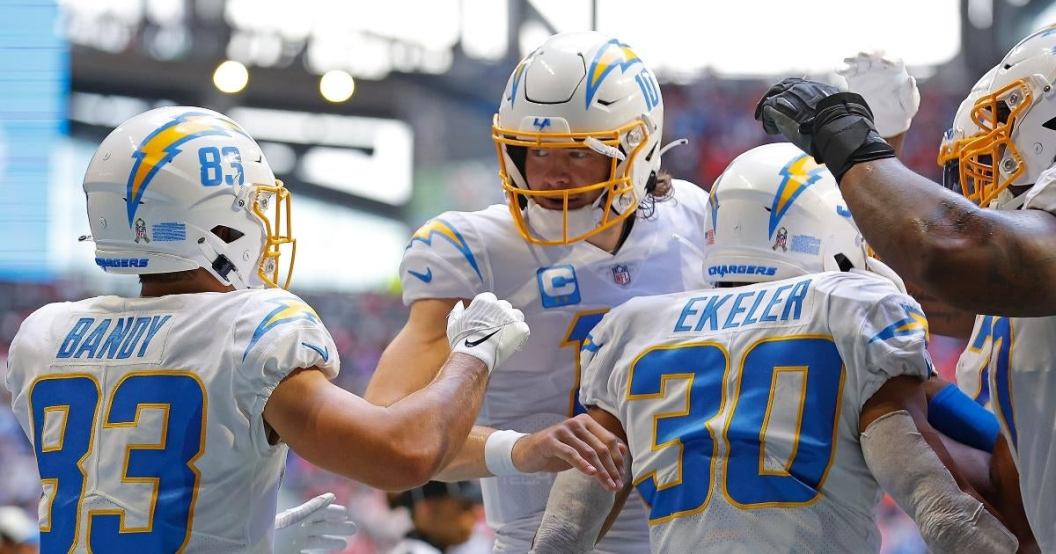 sunday-night-football-2022-chargers-49ers-time-channel-how-to-watch.jpg