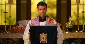 ‘Irreverent’ Star Colin Donnell Says a ‘Ton of Heart’ Is at the Core of New Peacock Show (Exclusive)