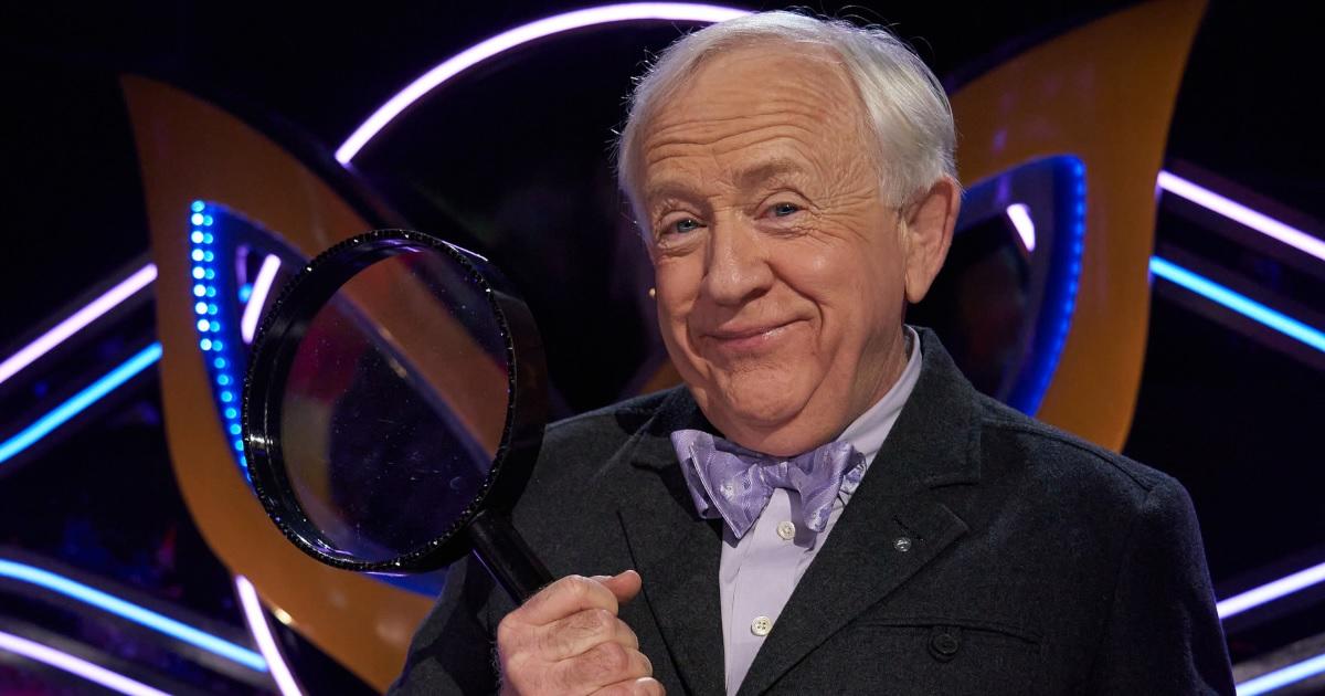 'The Masked Singer' Pays Emotional Tribute to Leslie Jordan During His