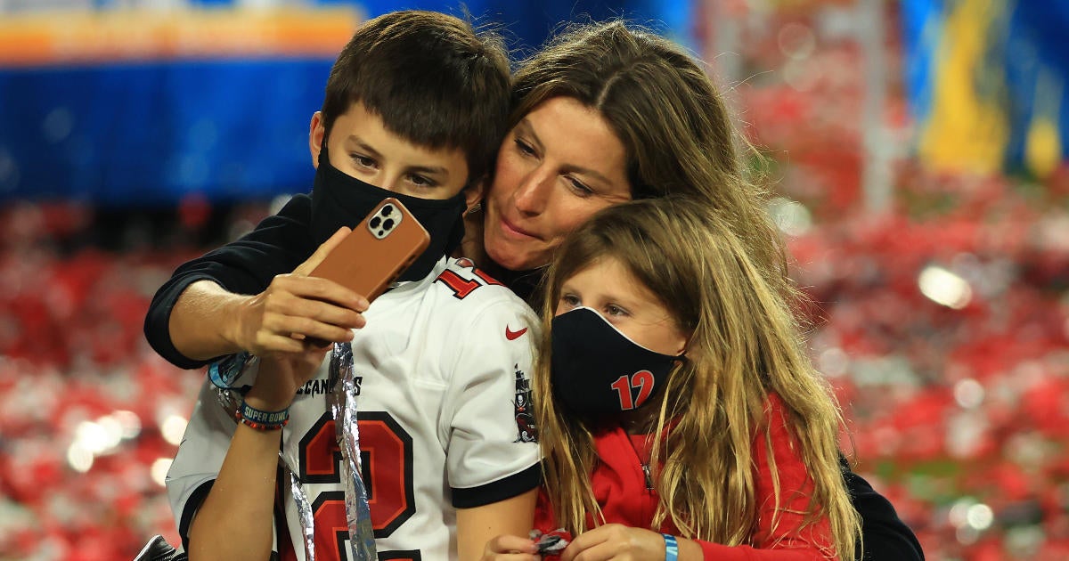 Gisele Bündchen Details 'Pushback' From Her and Tom Brady's Kids Amid(02)