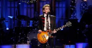 Brandi Carlile’s ‘SNL’ Performances Completely Wow Viewers