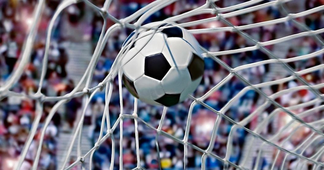 soccer-legend-marriage-crumbles-24-days.jpg