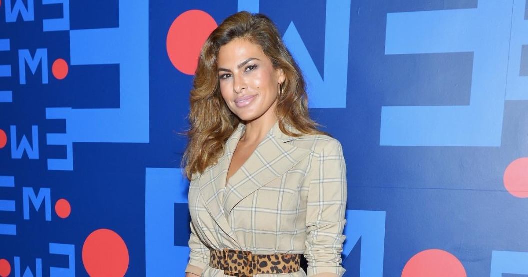 eva-mendes-bold-red-hair-color-new-year.jpg