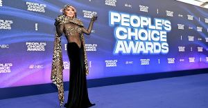 Shania Twain Updates Iconic ‘That Don’t Impress Me Much’ Outfit for People’s Choice Awards