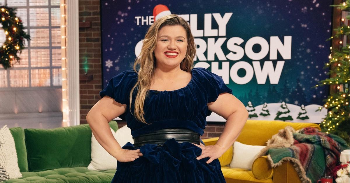 Watch Kelly Clarkson Surprise Her Entire Studio Audience With All