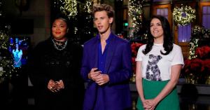 ‘SNL’: Austin Butler Sings ‘Blue Christmas’ to Cecily Strong as She Exits Series