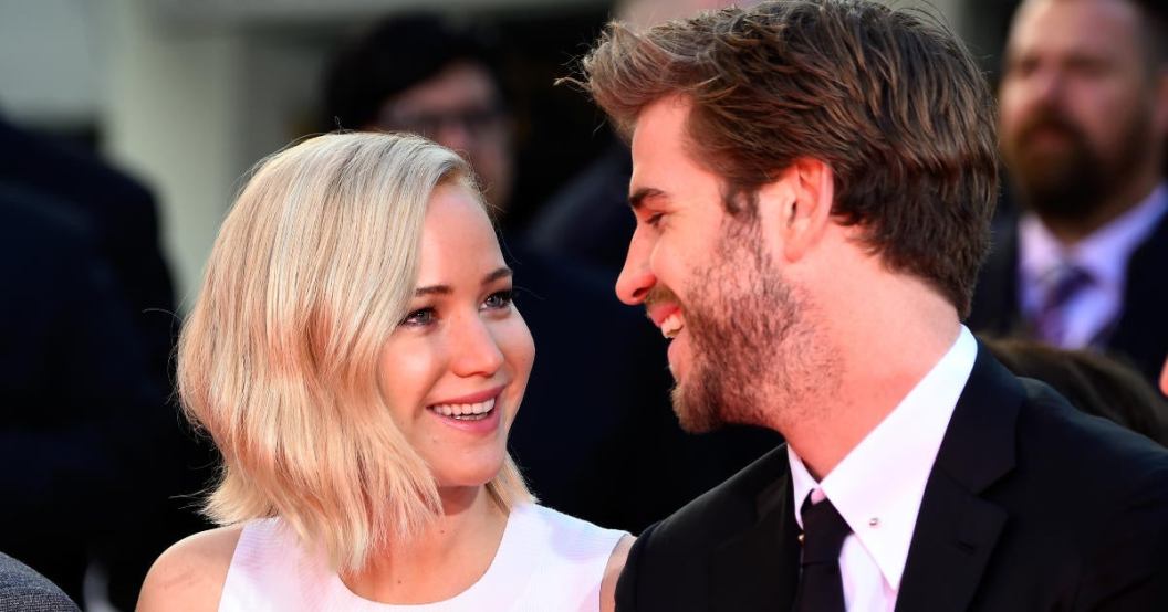 jennifer-lawrence-liam-hemsworth.jpg