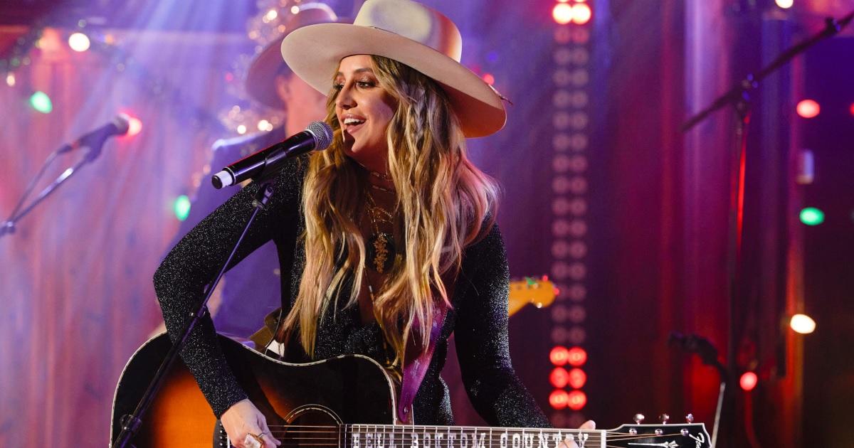 'Yellowstone' Star Lainey Wilson Enjoying Some Viral Fame Over(00)