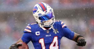 Bills WR Stefon Diggs Yells at Josh Allen, Leaves Team Locker Room Early After Loss to Bengals