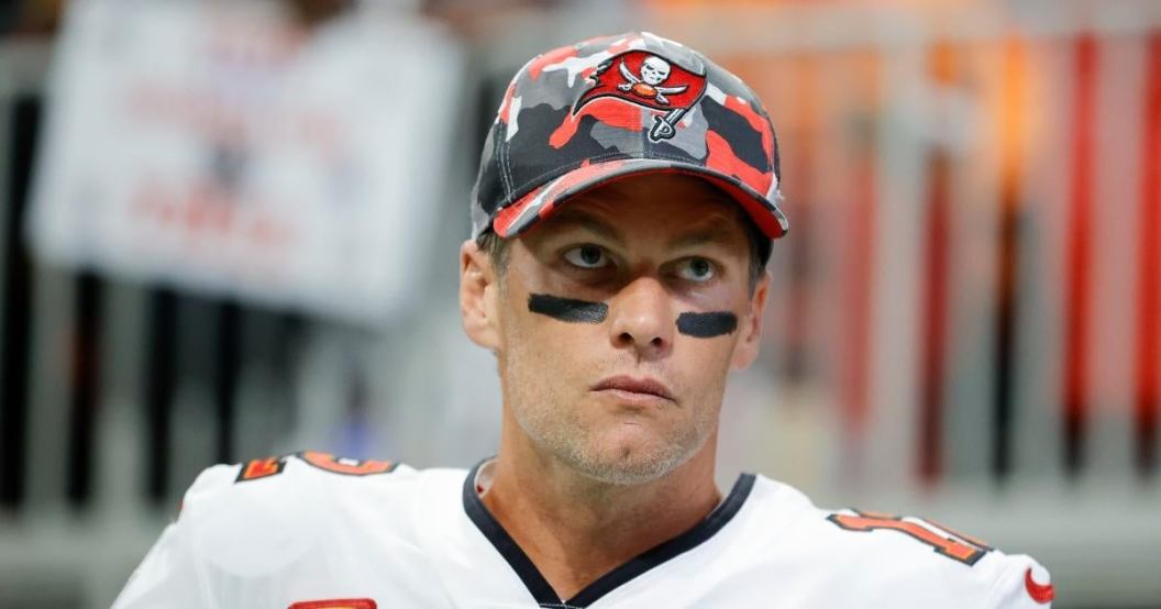 tom-brady-focus-football-admist-gisele-bundchen-divorce.jpg