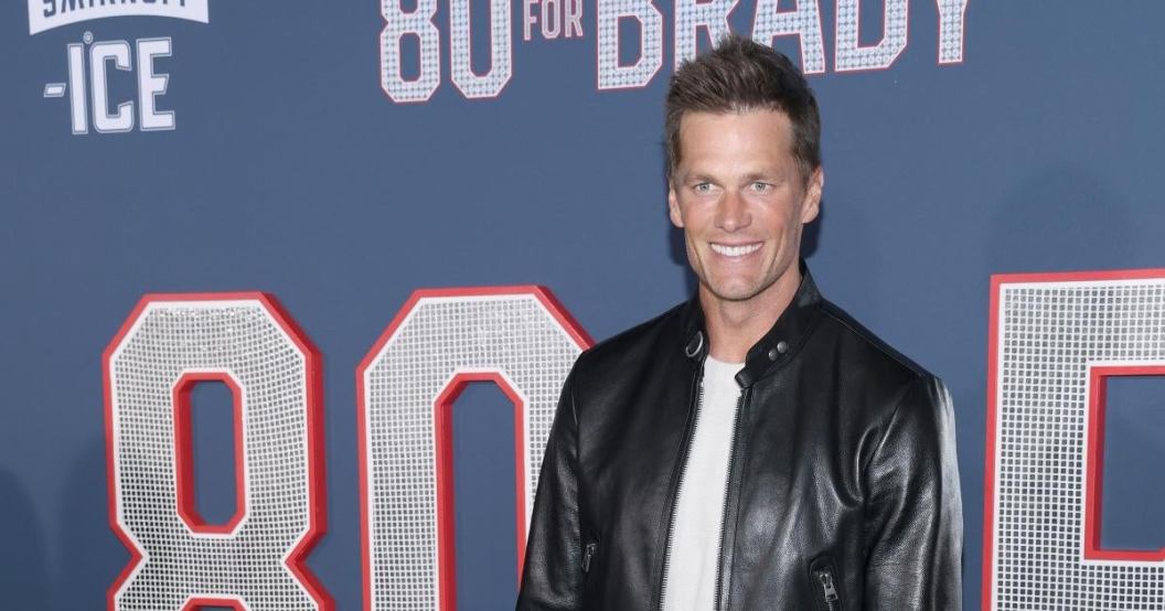 tom-brady-underwear-selfie-raising-eyebrows.jpg