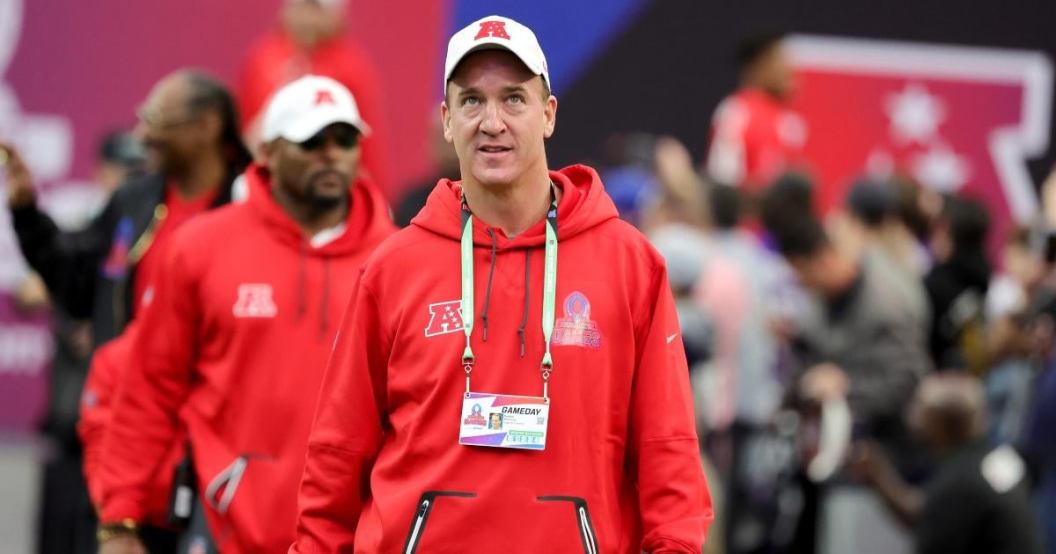 peyton-manning-son-marshall-shows-off-arm-pro-bowl.jpg