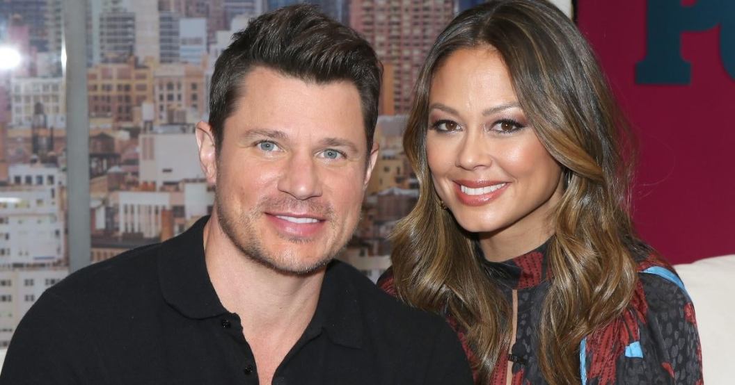 vanessa-lachey-nick-lachey-super-bowl.jpg