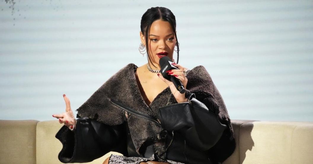 rihanna-super-bowl-halftime-plan.jpg