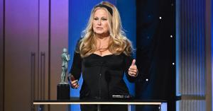 Jennifer Coolidge Gets Emotional Accepting SAG Award for ‘The White Lotus’