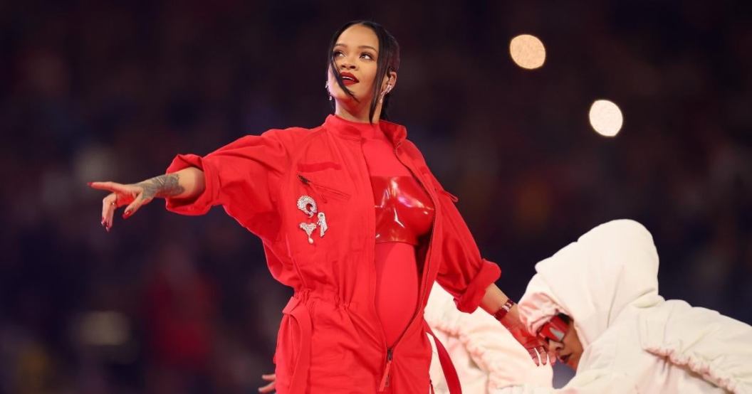 rihanna-super-bowl-halftime-pregnant.jpg