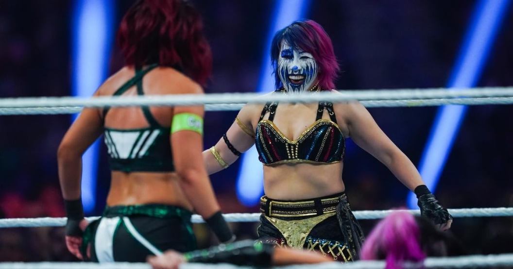 asuka-claps-back-wwe-fan-ring-gear.jpg