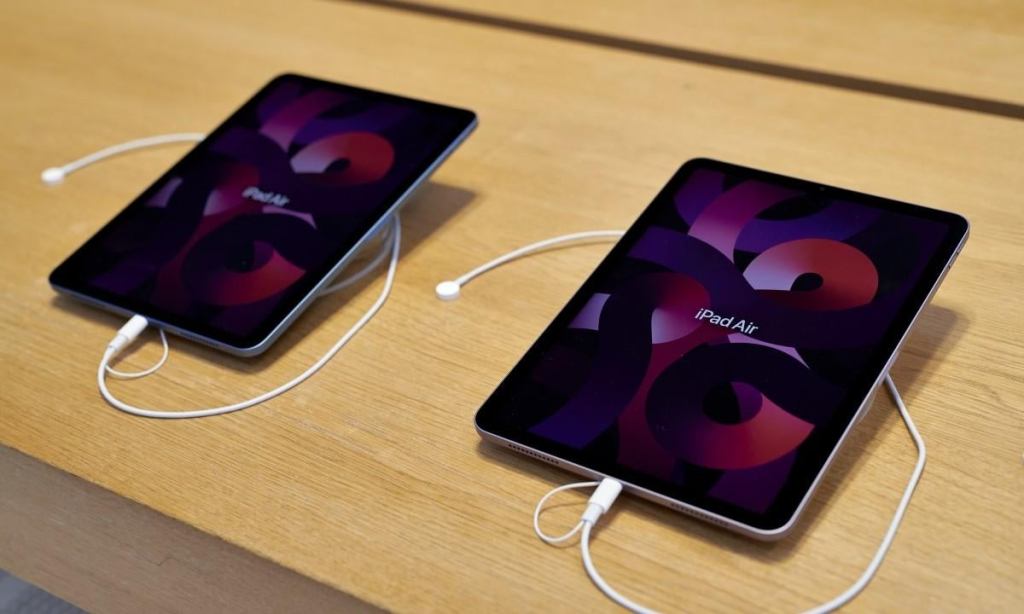 apple-products-walmart-ipad-air-gettyimages-1239294344.jpg