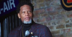 D.L. Hughley Sets Sitcom Return on ‘The Neighborhood’