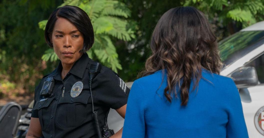 9-1-1-angela-bassett-athena.jpg
