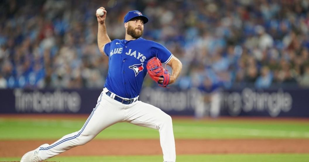 blue-jays-pitcher-rips-united-airlines-pregnant-wife-clean-up-after-kids.jpg
