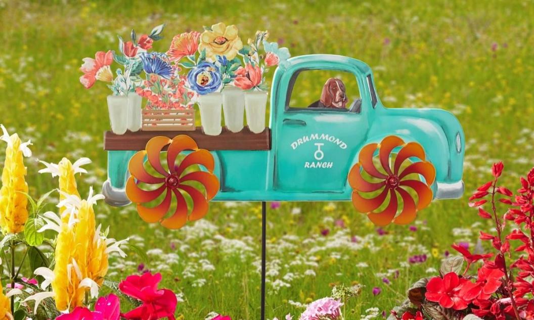 pioneer-woman-farm-decor-patio.jpg