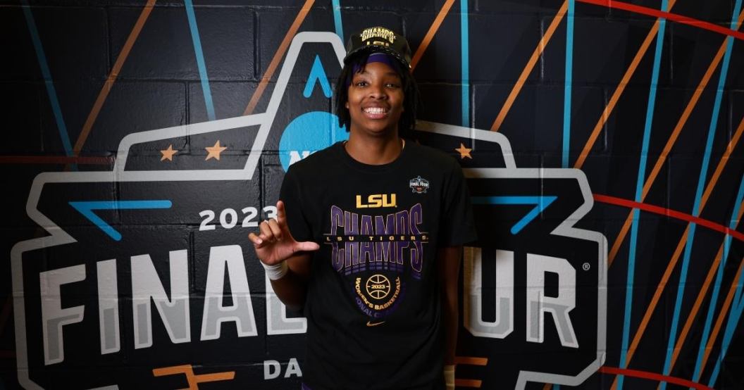 lsu-womens-basketball-player-samyah-smith-faints-white-house.jpg