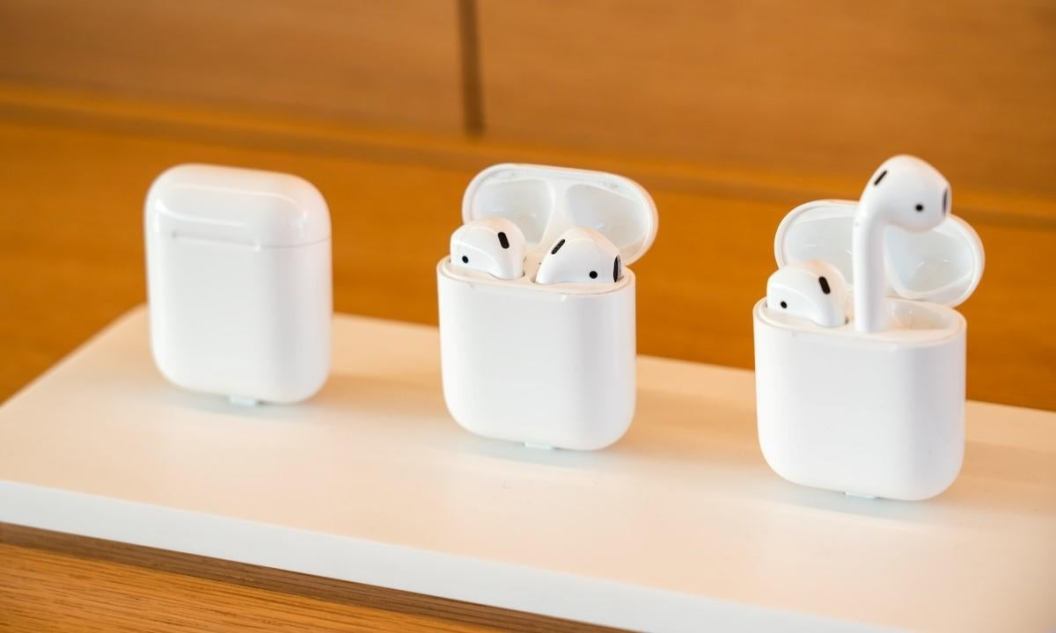 apple-airpods-display-gettyimages-1207925642.jpg