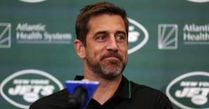 Former NFL Quarterback Suggests Aaron Rodgers Is ‘Washed Up’
