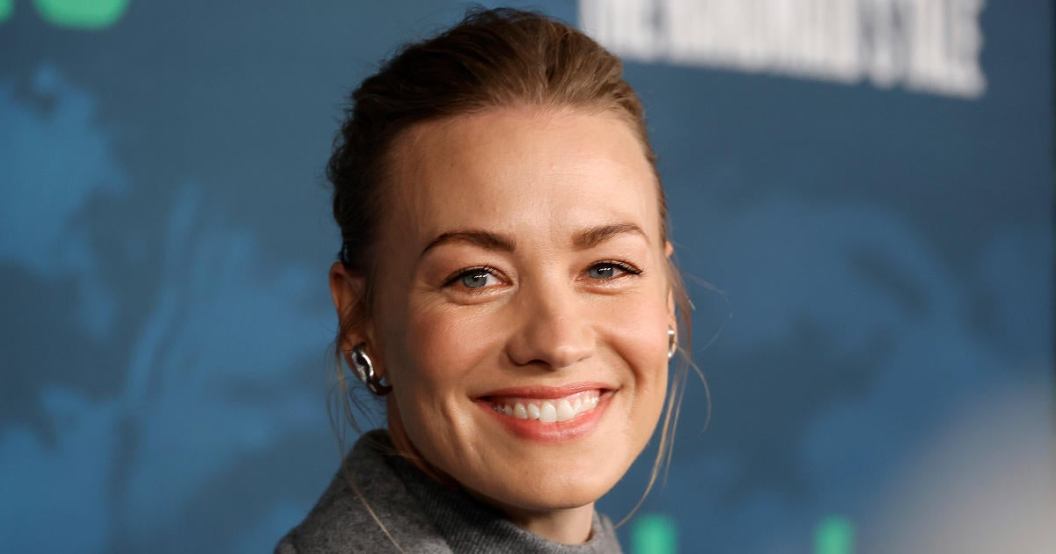 yvonne-strahovski.jpg