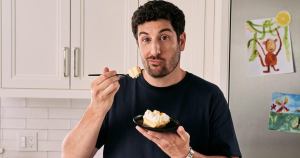 ‘American Pie’ star Jason Biggs Reflects on Being ‘The Pie Guy,’ Talks New Edwards Desserts ‘Passion Fruit’ Partnership (Exclusive)