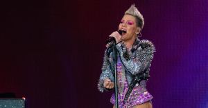 Pink Shocked When Fan Throws Mother’s Ashes at Her Mid-Concert