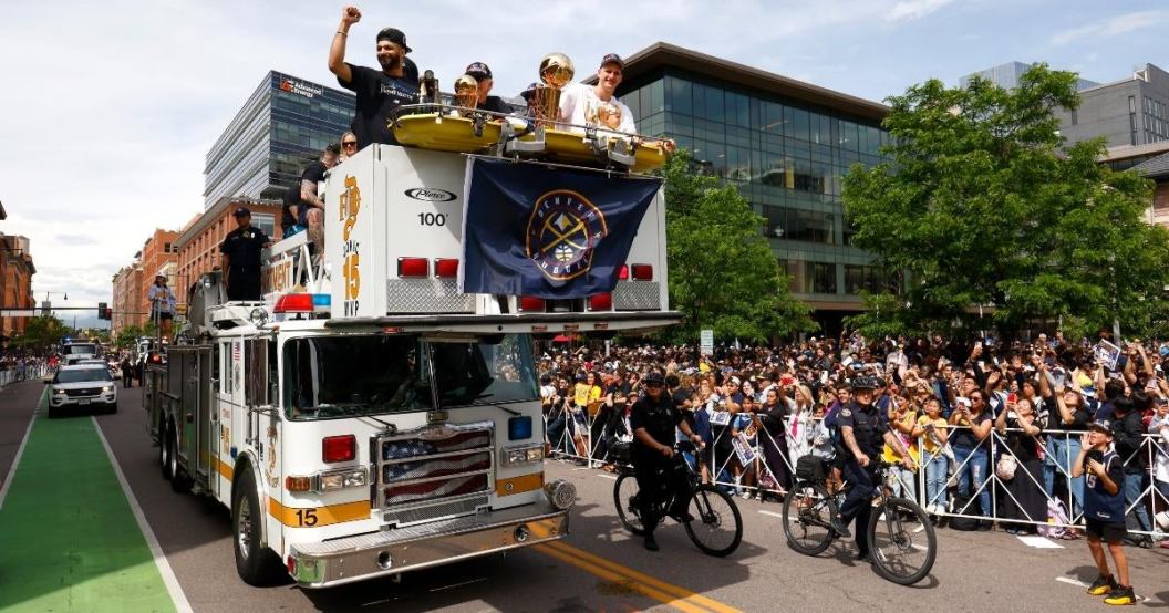 police-offier-nba-finals-parade-nuggets.jpg