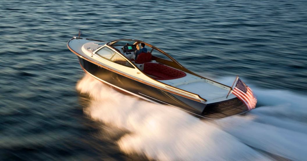 Hinckley Talaria T38 Powerboat in Narragansett Bay