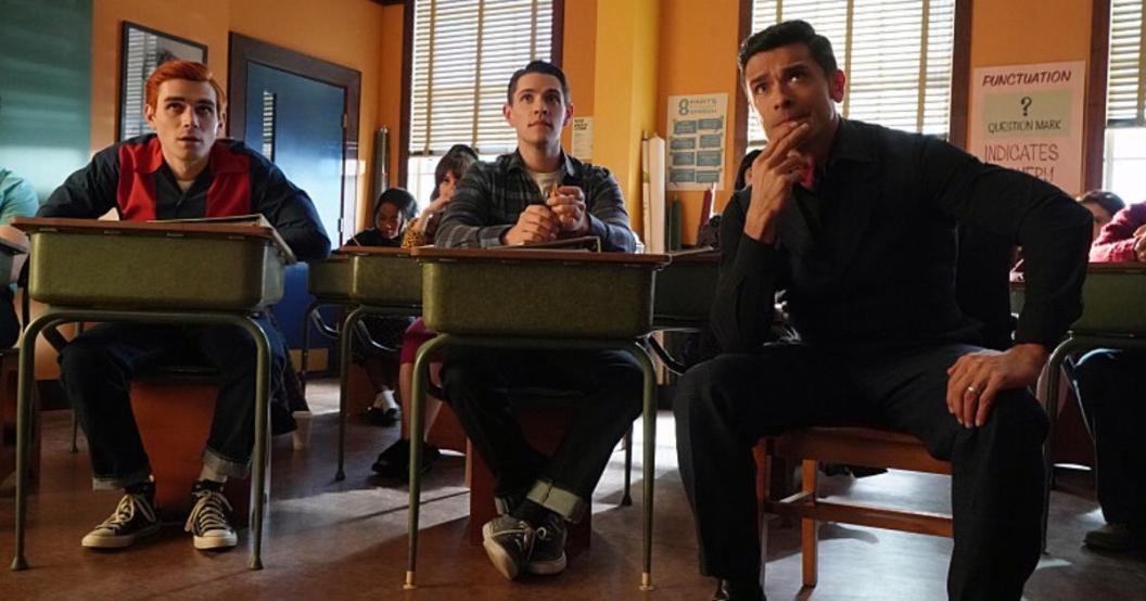 riverdale-kj-apa-casey-cott-mark-consuelos.jpg
