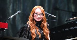 Tori Amos Reveals Serious Leg and Ankle Injuries