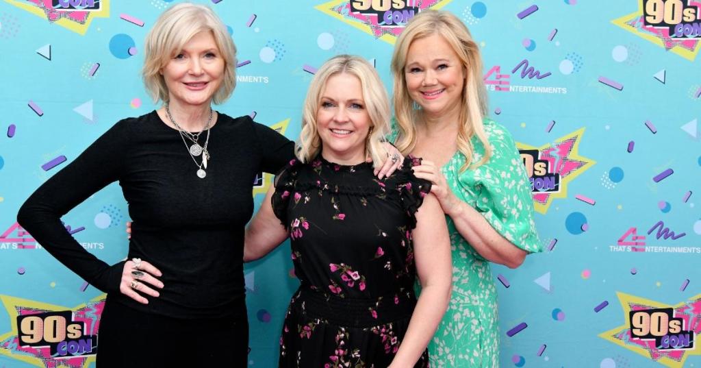 90s-con-beth-broderick-melissa-joan-hart-caroline-rhea-getty.jpg