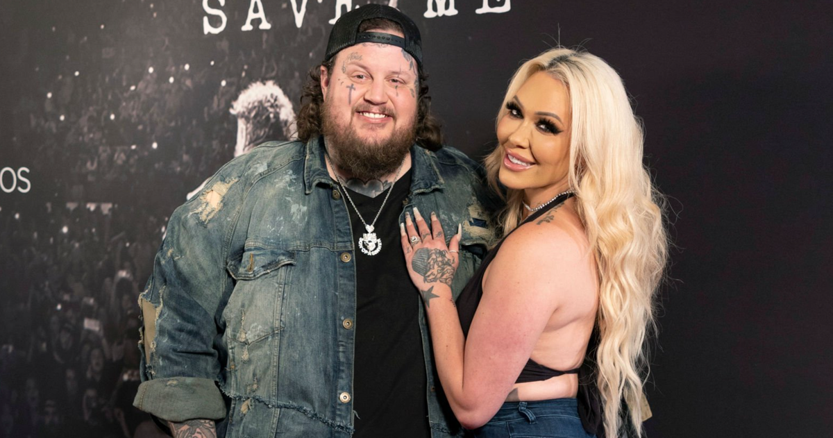 Jelly Roll and Wife Bunnie XO Renew Their Vows in Touching Wedding(02)
