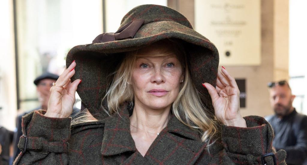 Vivienne Westwood : Outside Arrivals โ Paris Fashion Week โ Womenswear Spring/Summer 2024