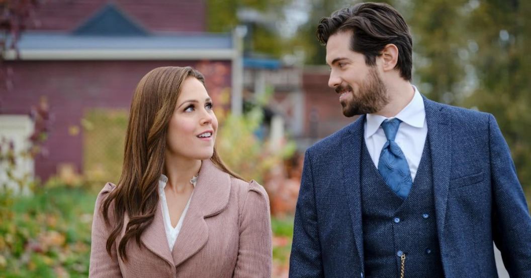 erin-krakow-chris-mcnally-when-calls-the-heart.jpg