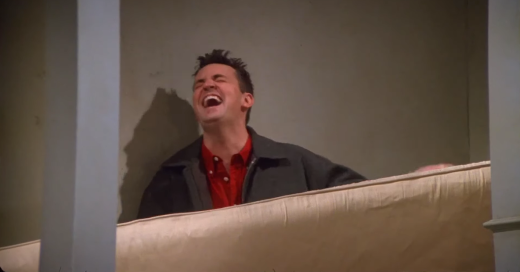matthew-perry-friends-pivot-blooper.png
