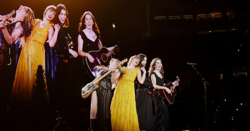 taylor-swift-haim-la-night-1-evermore-era.jpg