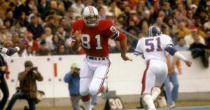 New England Patriots Alum Russ Francis Dies in Plane Crash