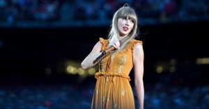 Taylor Swift Addresses Bisexuality Rumors