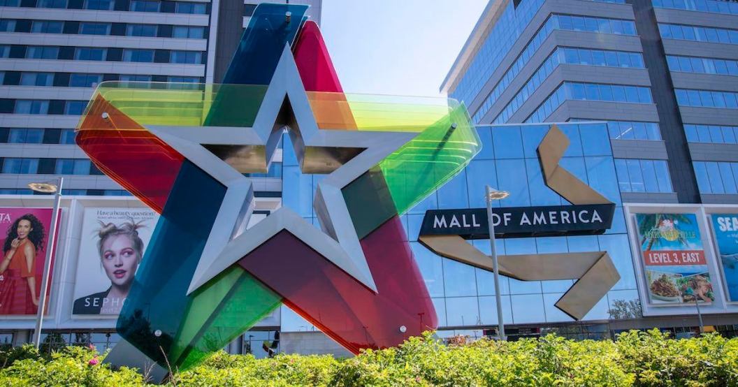 Bloomington, Minnesota, Mall of America, One of the largest malls in the world it is home to over 500 stores.