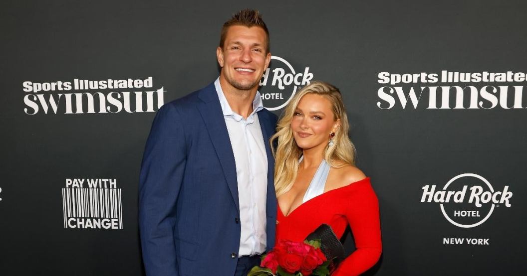 rob-gronkowski-camille-kostek-concert.jpg