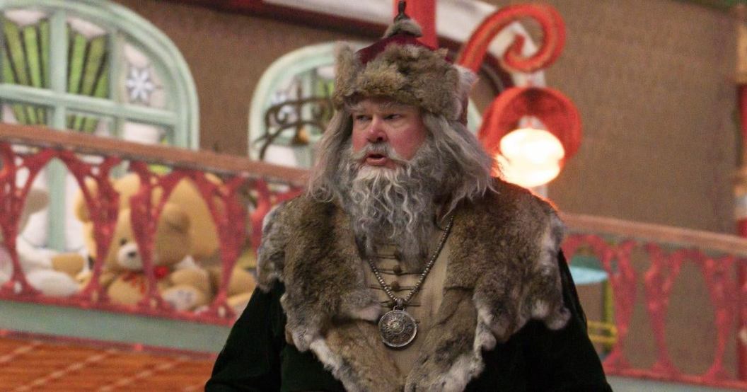 the-santa-clauses-eric-stonestreet.jpg