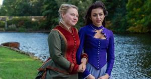 ‘The Buccaneers’: Mia Threapleton Says ‘Closeness’ With Josie Totah Helped Characters’ Love Story (Exclusive)