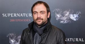 ‘Supernatural’ Star Mark Sheppard Smiles as He Leaves Hospital Following Health Emergency