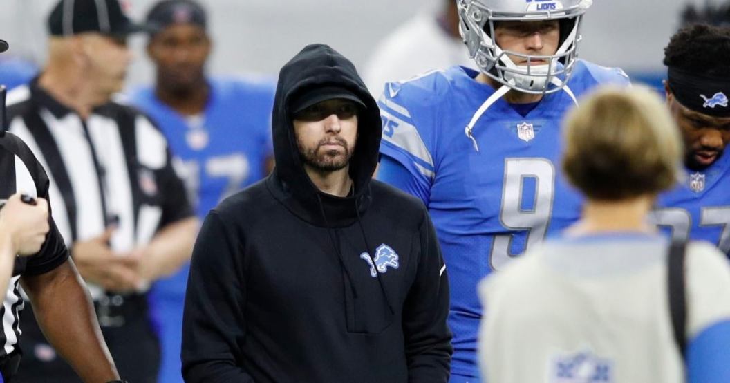 eminem-flips-off-49ers-fans-nfc-championship-game.jpg